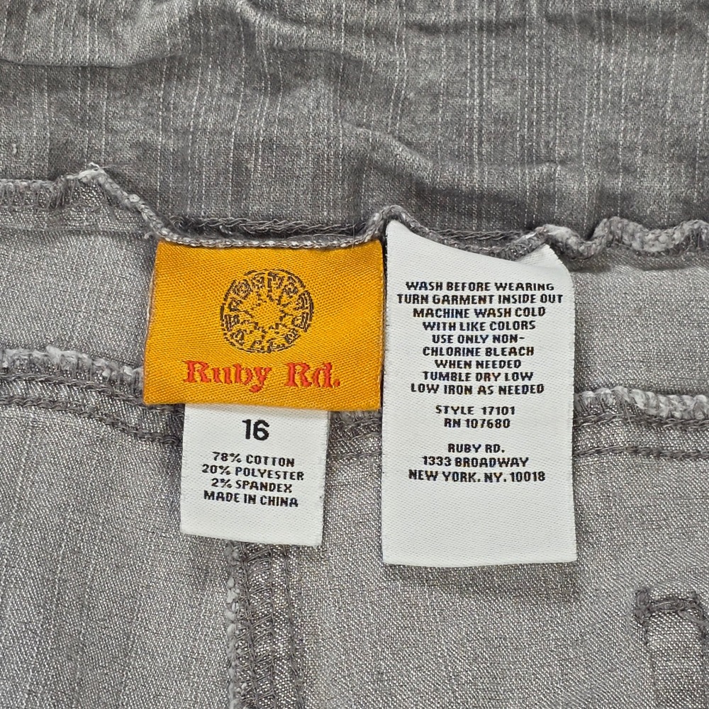 Ruby Rd Pull On‎ Straight Leg Jeans 
Women's Size 16 Gray Stretch Denim Casual - Picture 3 of 7